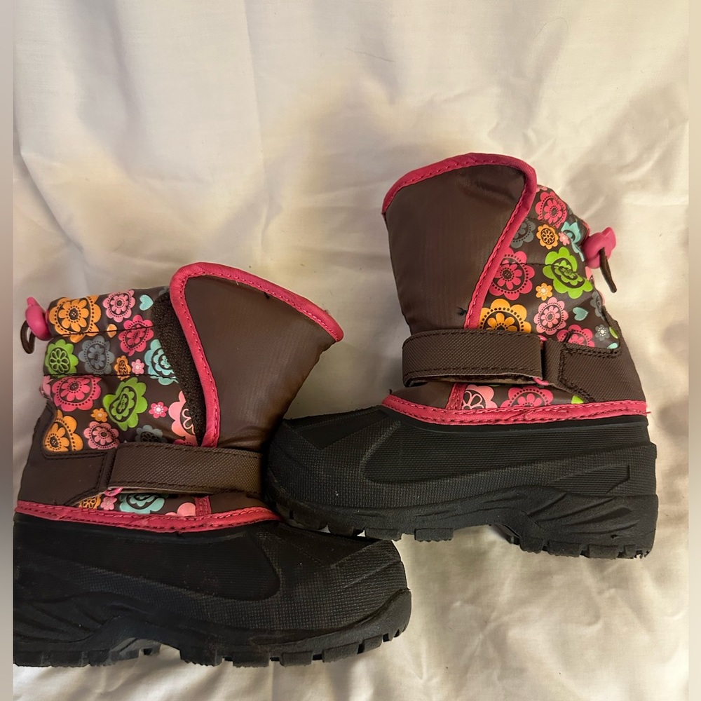 Snow Boots Girls Size 8 EU size 28. Athletech